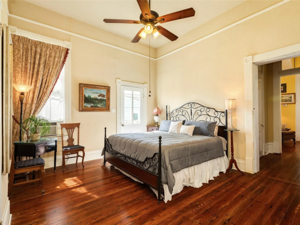 1823 Sealy St, Galveston, TX 77550-35