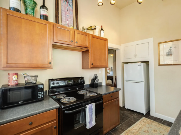 1823 Sealy St, Galveston, TX 77550-37