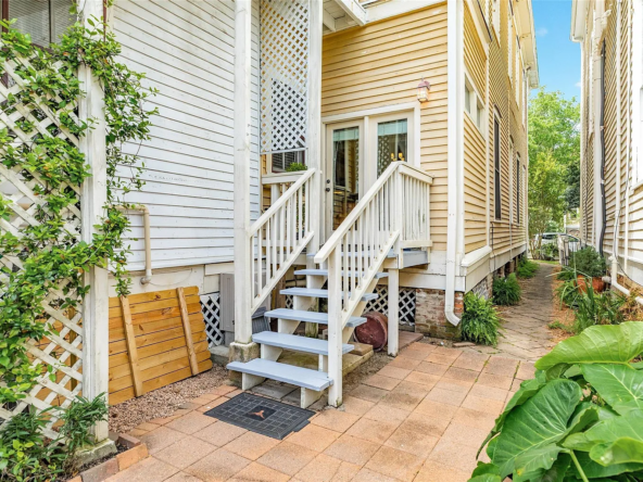 1823 Sealy St, Galveston, TX 77550-48