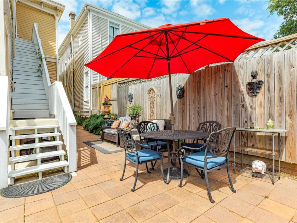 1823 Sealy St, Galveston, TX 77550-49