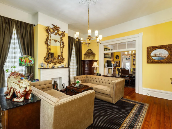 1823 Sealy St, Galveston, TX 77550-8