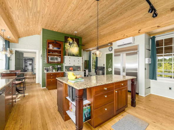 1843 Cabell Rd, Wingina, VA 24599-16