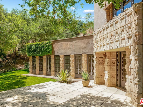 2535 E Chevy Chase Dr, Glendale, CA 91206-3