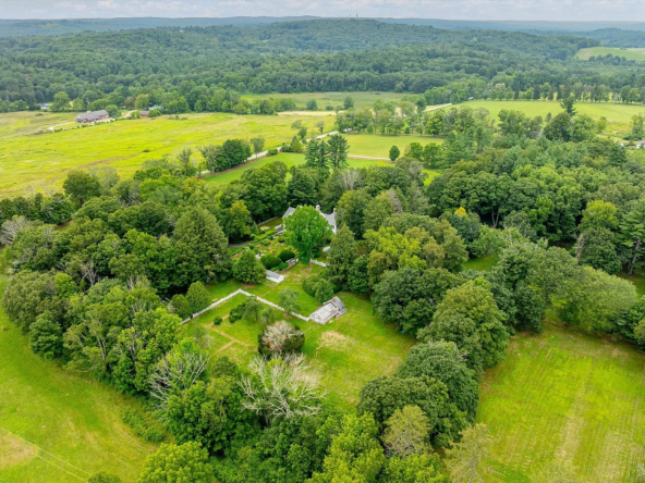 357 Wrights Crossing Road, Pomfret, CT 06259-2