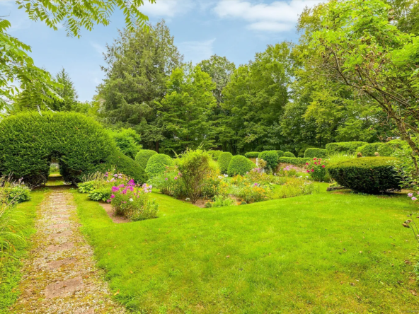 357 Wrights Crossing Road, Pomfret, CT 06259-39