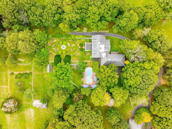 357 Wrights Crossing Road, Pomfret, CT 06259-5