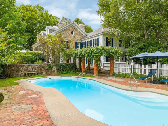 357 Wrights Crossing Road, Pomfret, CT 06259-7