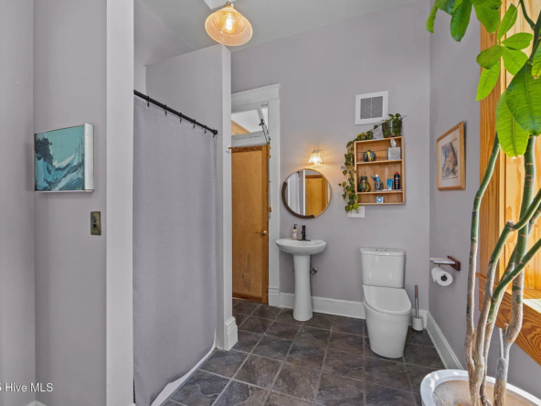 522 W 1st Street, Ayden, NC 28513-16