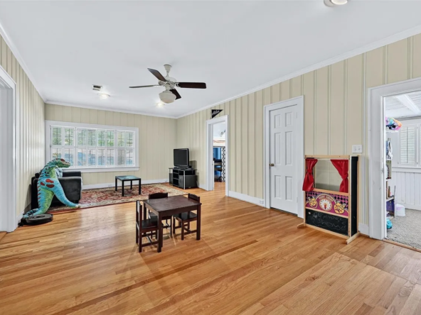 625 S Denton St, Gainesville, TX 76240-26