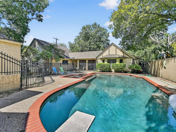 625 S Denton St, Gainesville, TX 76240-32