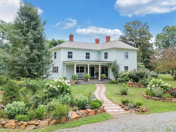785 Jonesboro Rd, Roseland, VA 22967-2