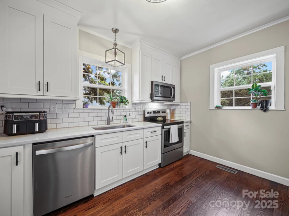 8407 Woodford Bridge Dr, Charlotte, NC 28216-13