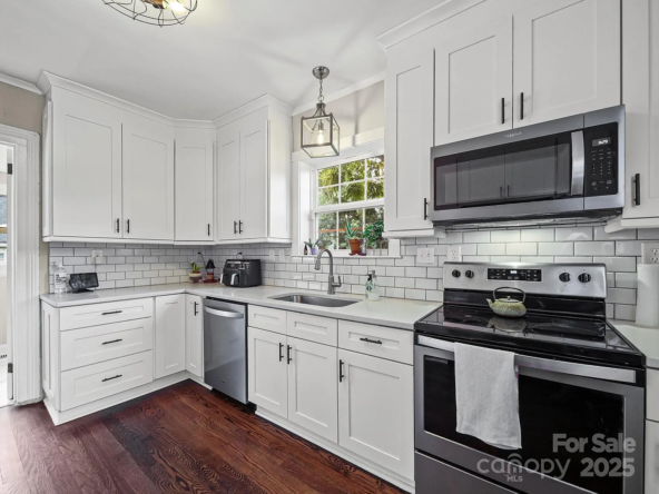 8407 Woodford Bridge Dr, Charlotte, NC 28216-14