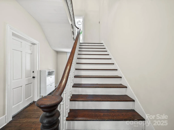 8407 Woodford Bridge Dr, Charlotte, NC 28216-20