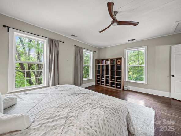 8407 Woodford Bridge Dr, Charlotte, NC 28216-22