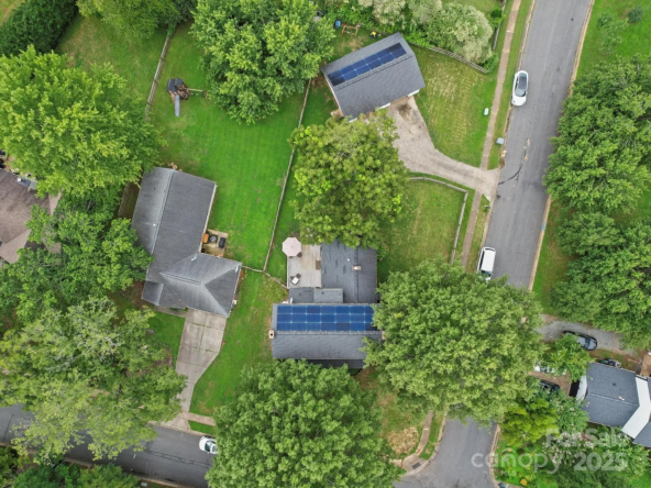 8407 Woodford Bridge Dr, Charlotte, NC 28216-38