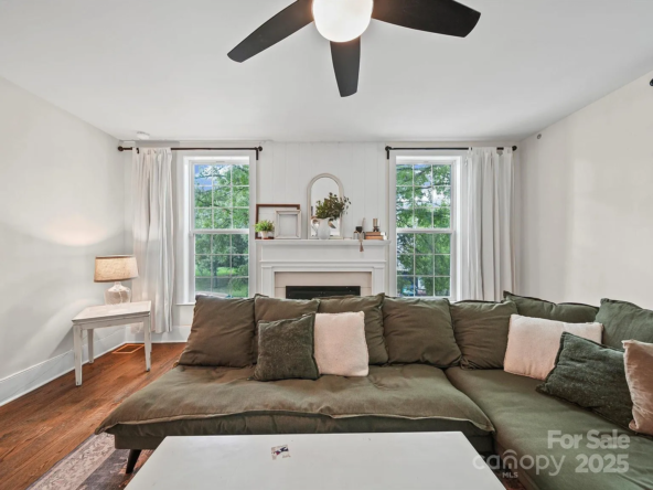 8407 Woodford Bridge Dr, Charlotte, NC 28216-8