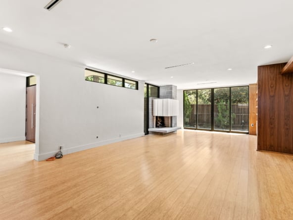 11-web-or-mls-802-w-43rd-st
