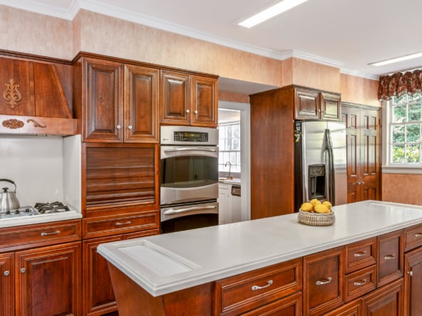 12WestMall_24-Kitchen