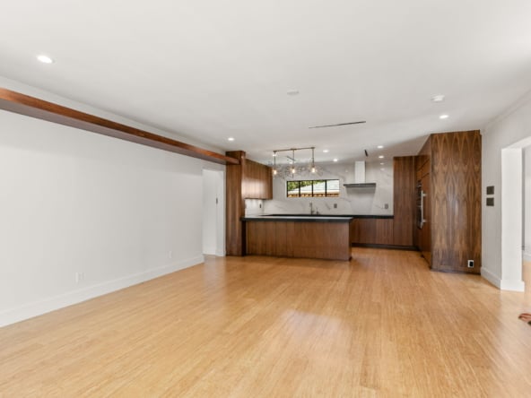 16-web-or-mls-802-w-43rd-st