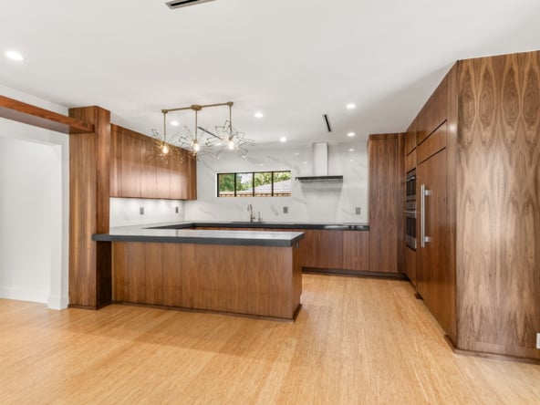 17-web-or-mls-802-w-43rd-st