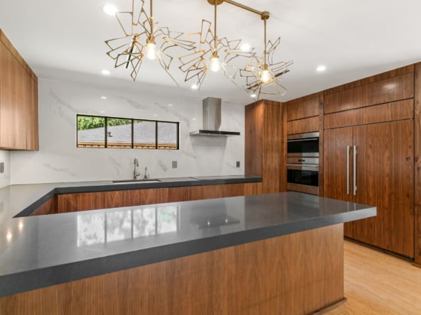 18-web-or-mls-802-w-43rd-st