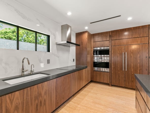 22-web-or-mls-802-w-43rd-st