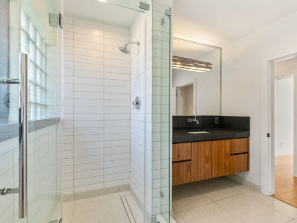 27-web-or-mls-802-w-43rd-st
