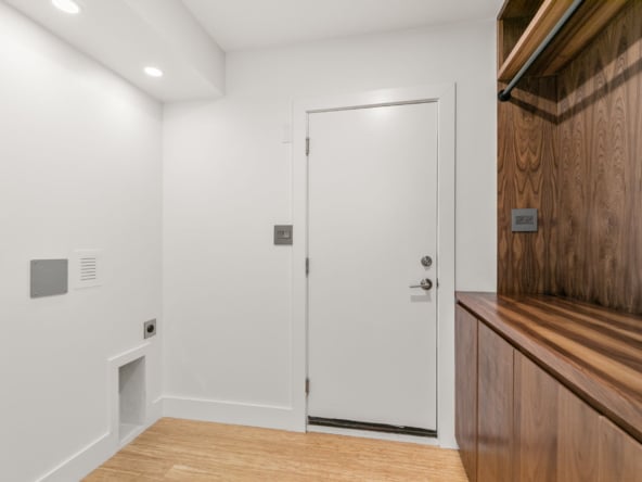 28-web-or-mls-802-w-43rd-st