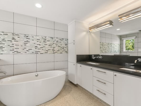 31-web-or-mls-802-w-43rd-st