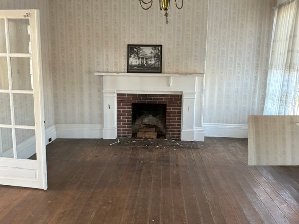 6auburn living room