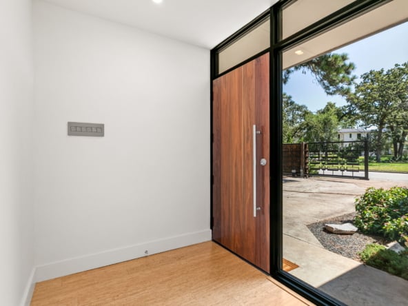9-web-or-mls-802-w-43rd-st