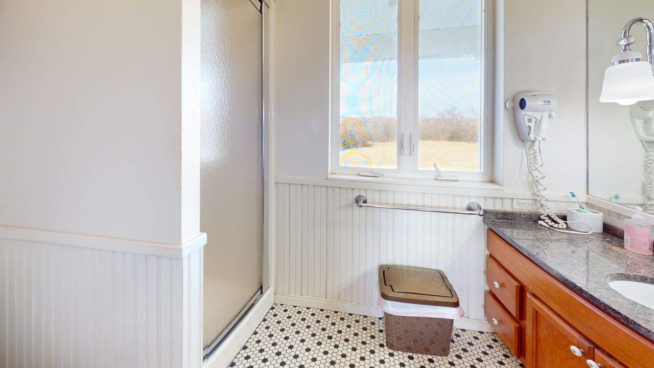 18133-S-1525-Rd-1-Bathroom 1
