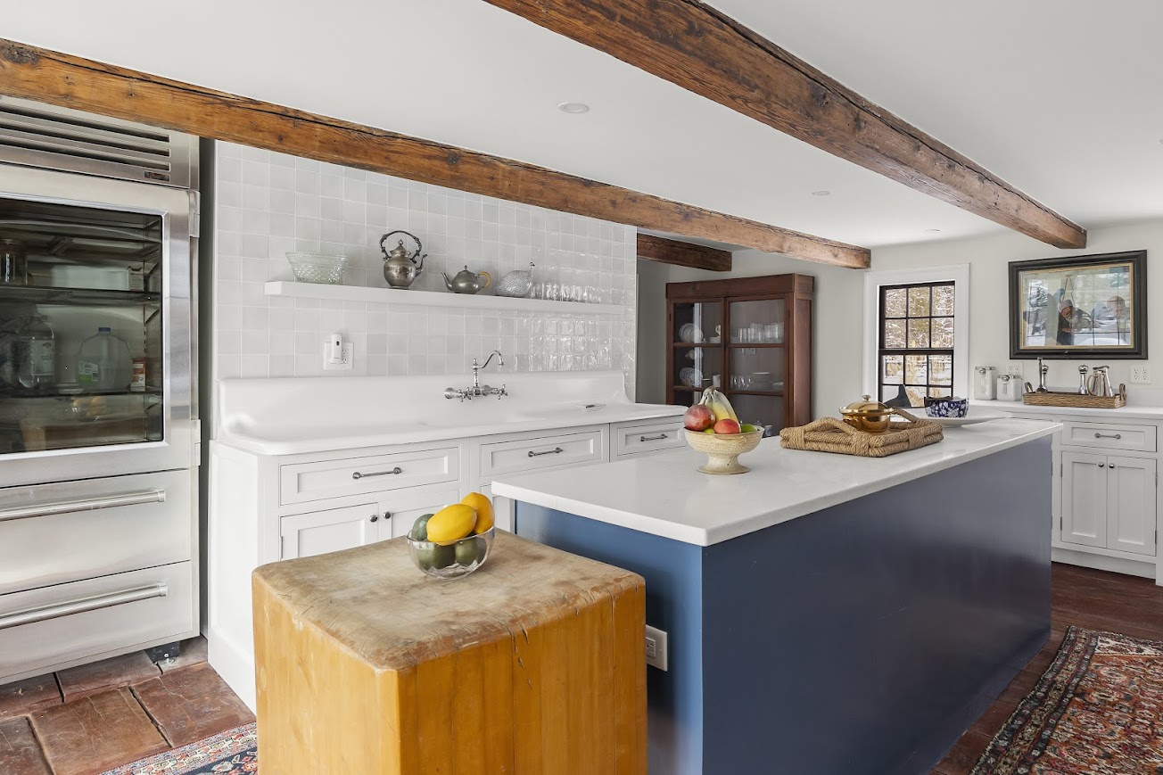 19 – Vintage double sink with drainboards