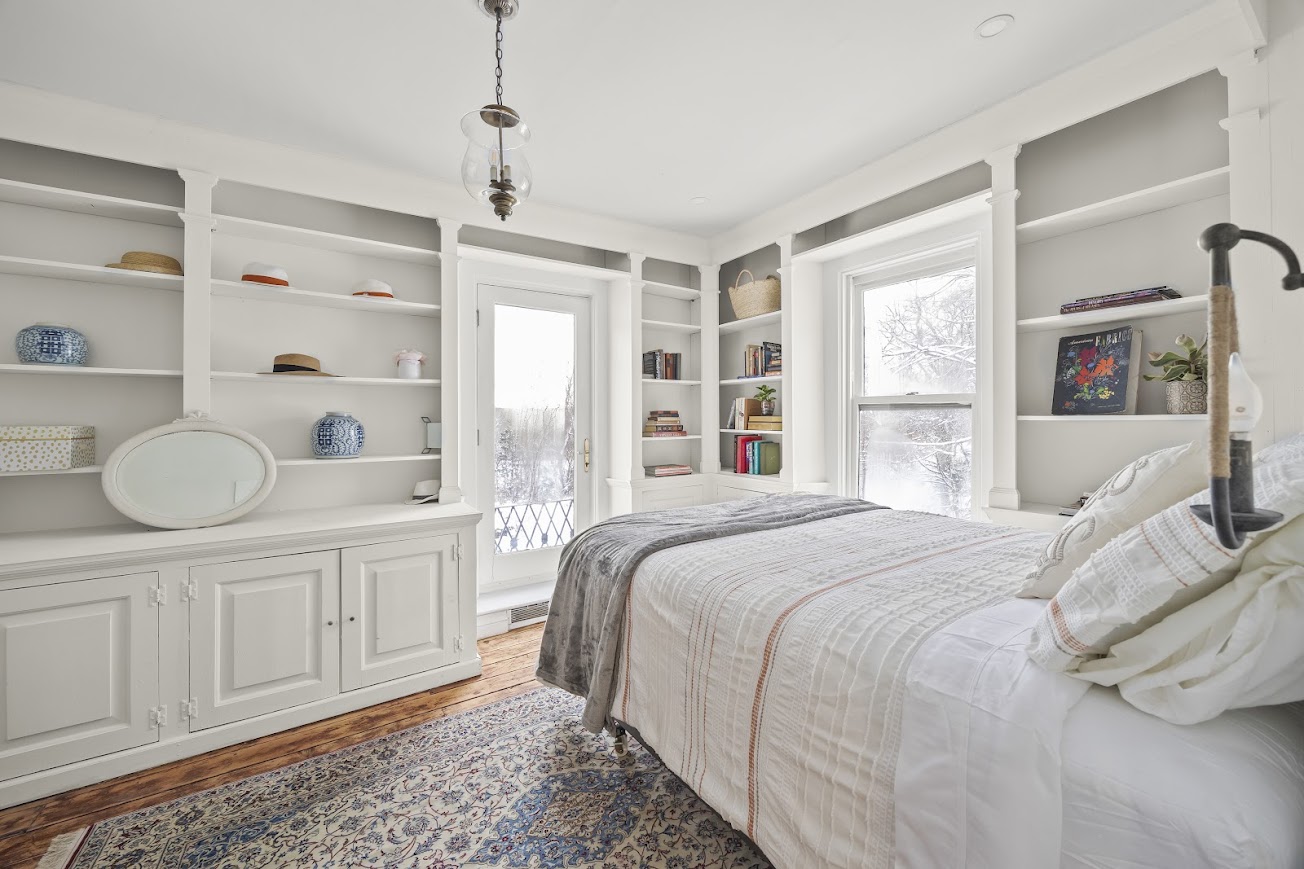 32 – Bedroom with Juliet balcony overlooking terrace