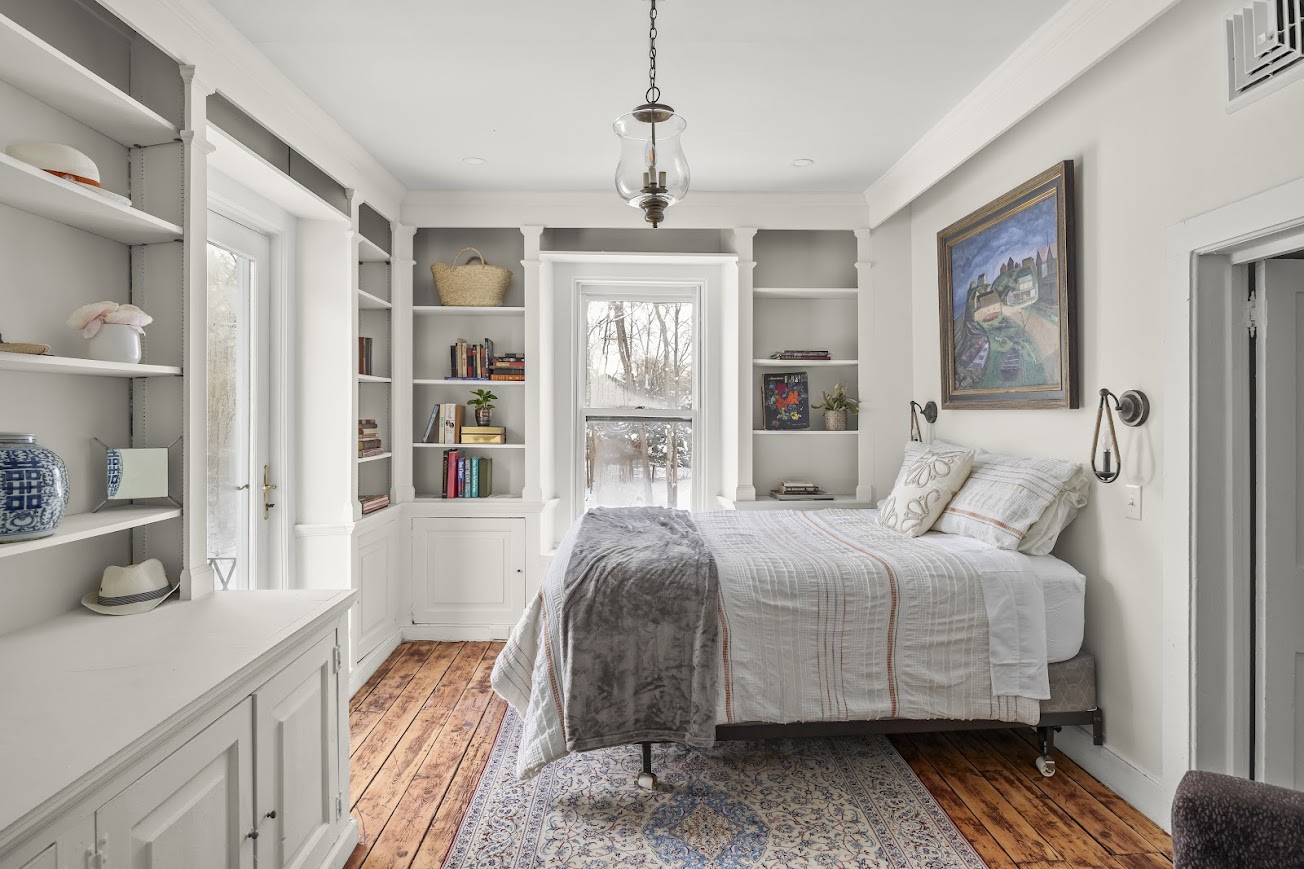 33 – Balcony Bedroom surrounded by Bookshelves