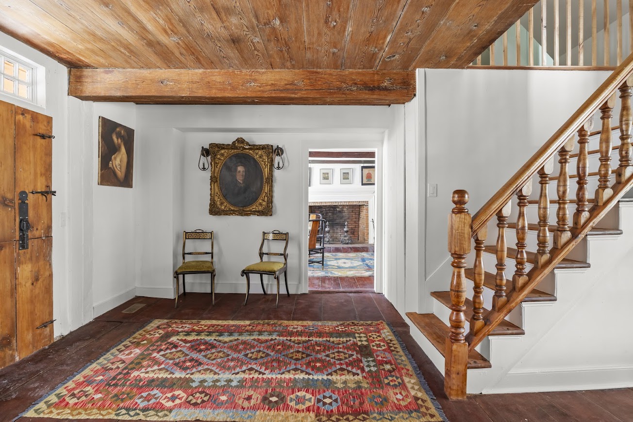 5 – Entry Foyer Gallery