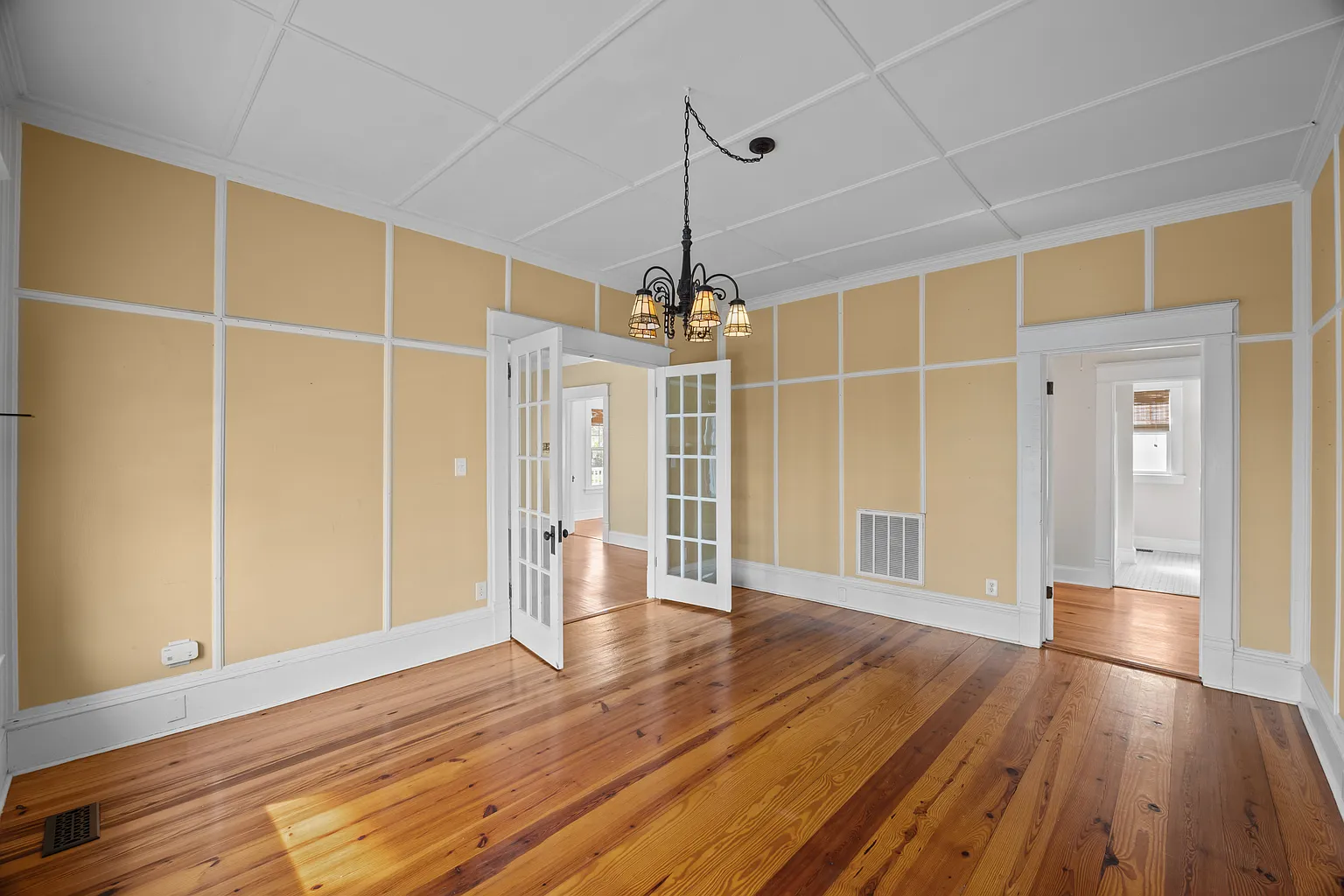 1614 Spencer Avenue, New Bern, NC 28560-16