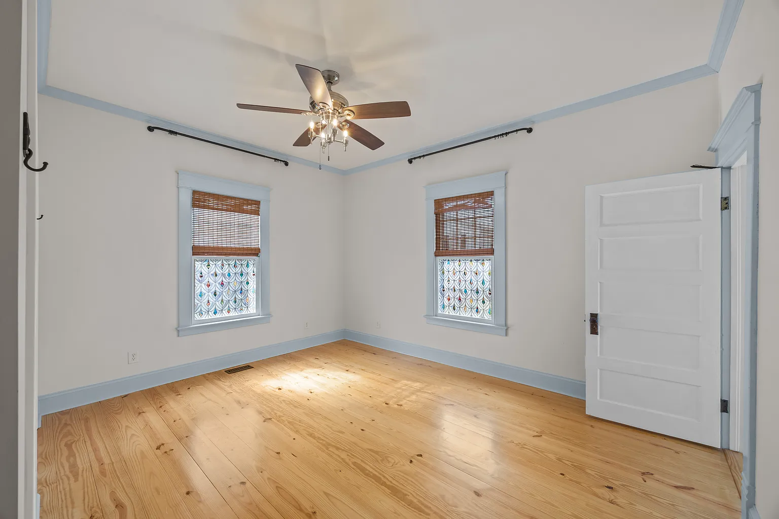 1614 Spencer Avenue, New Bern, NC 28560-25