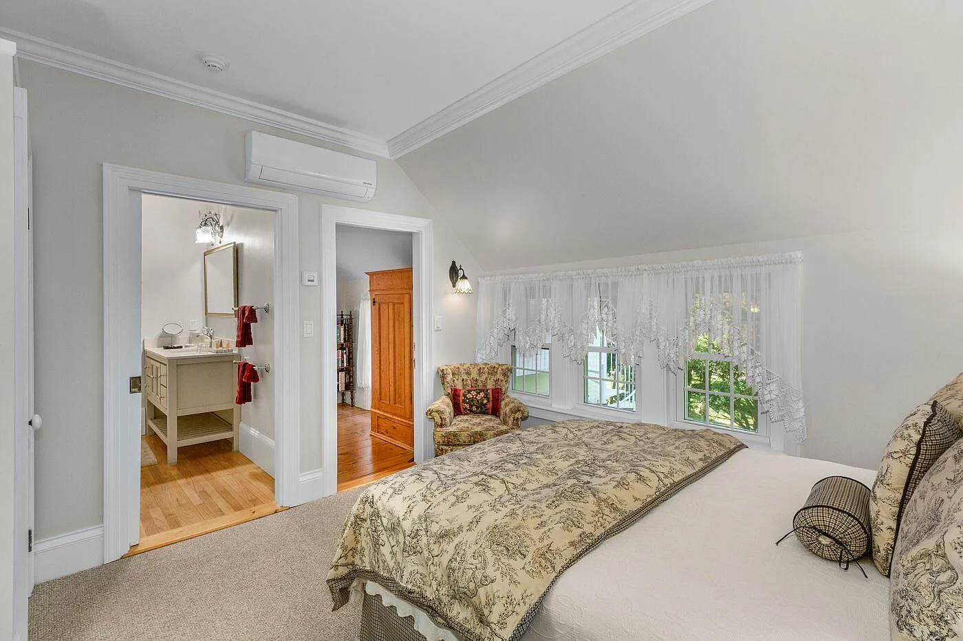 22 High Street, Camden, ME 04843-26
