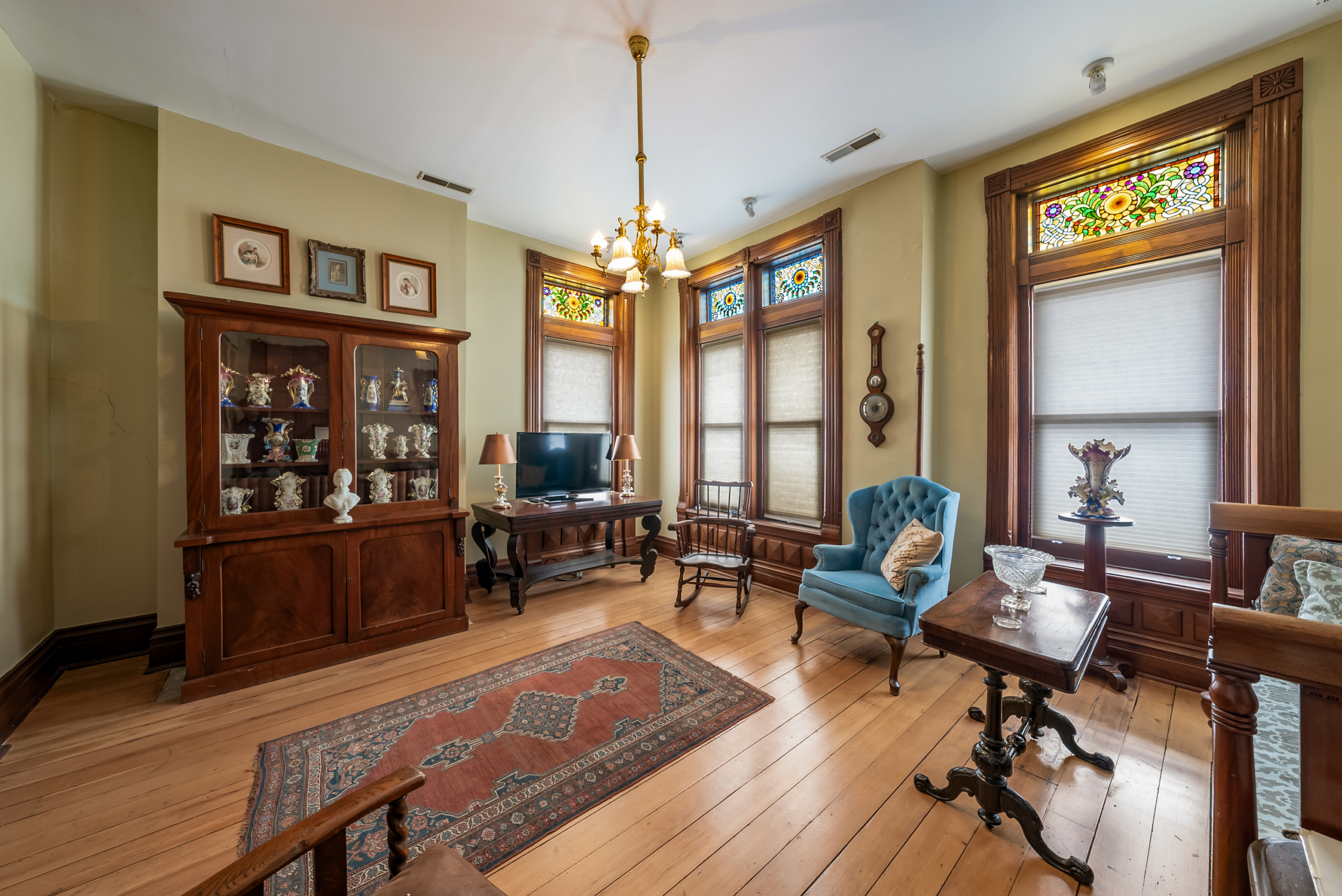 040-809 Hall St 2026-32