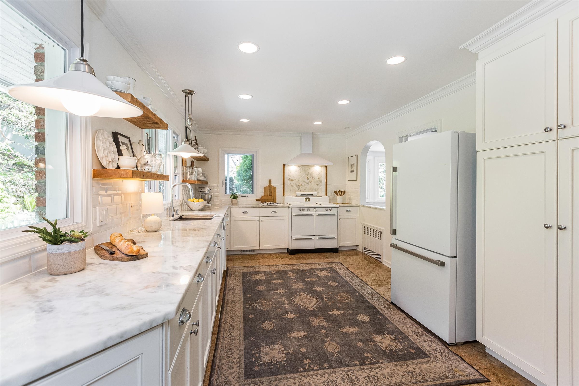048-Kitchen