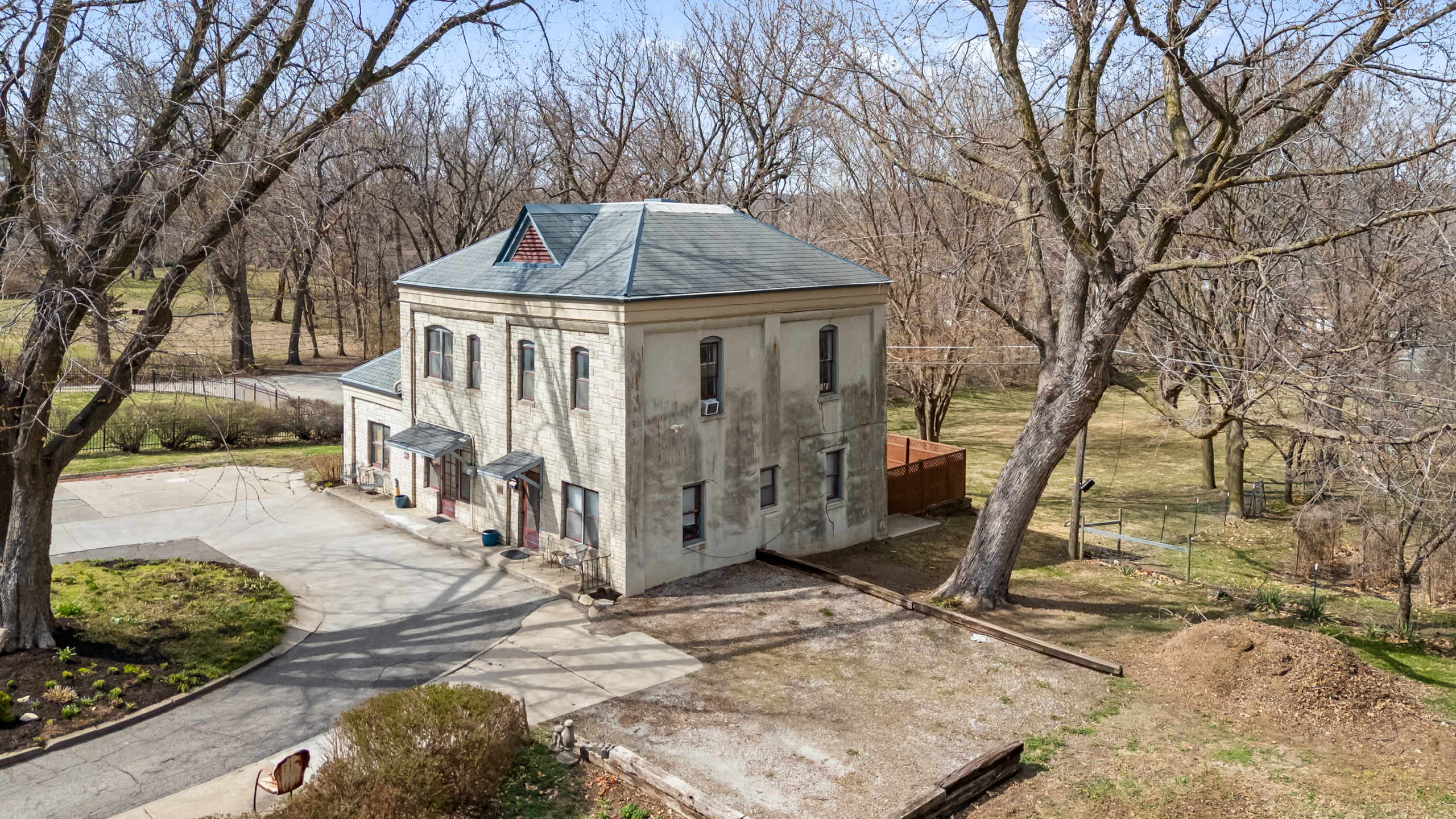 116-809 Hall St 2026-113