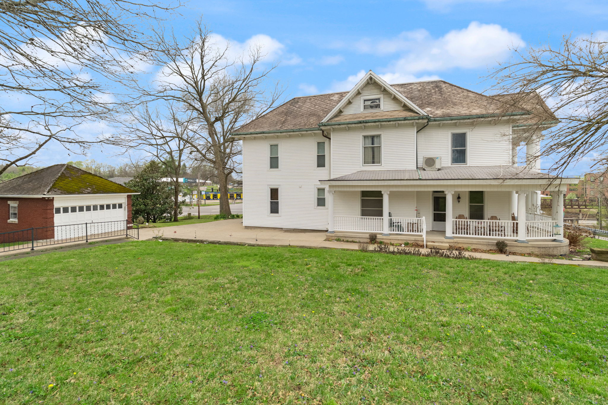 13-410 E Riverside Dr-24