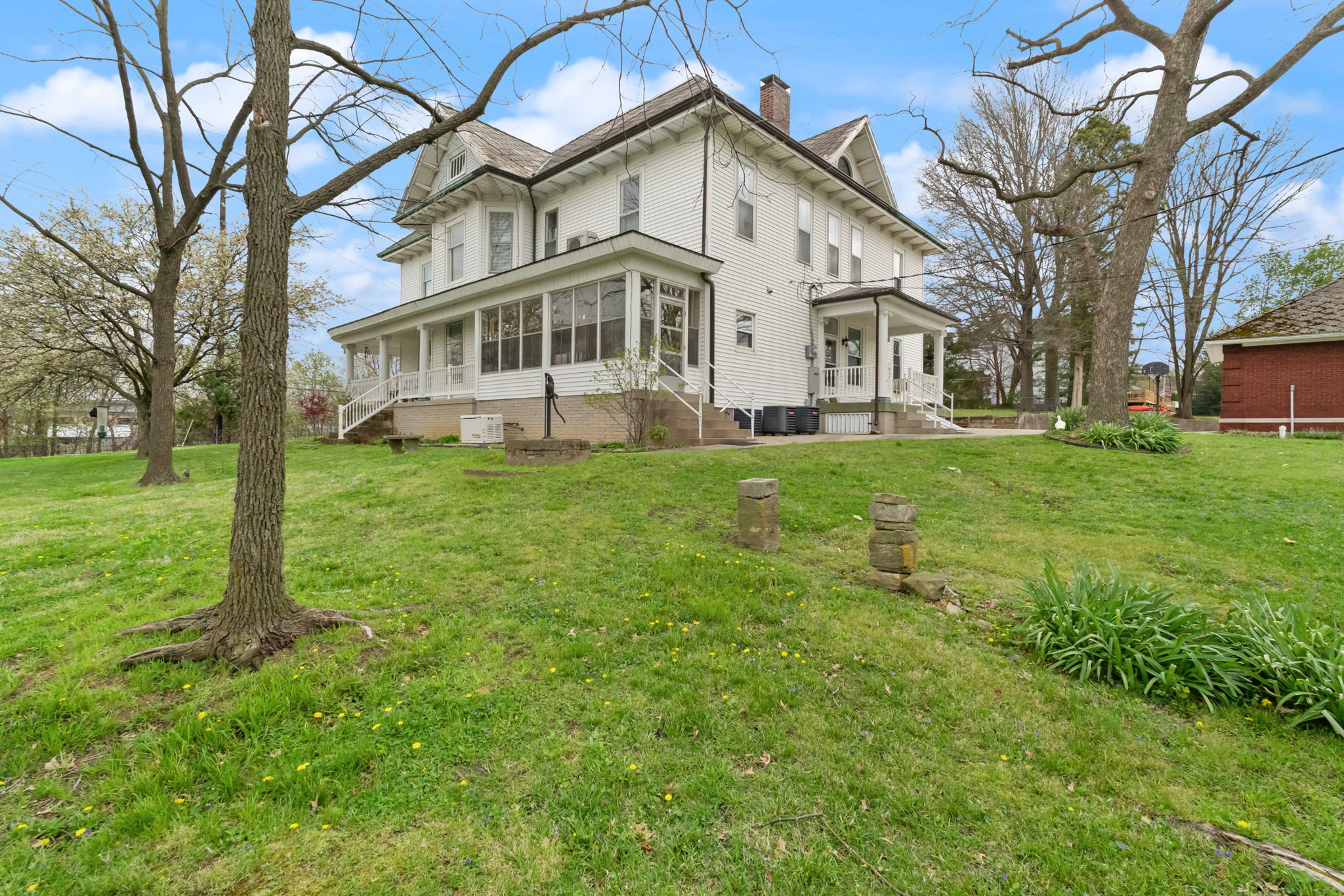 16-410 E Riverside Dr-21