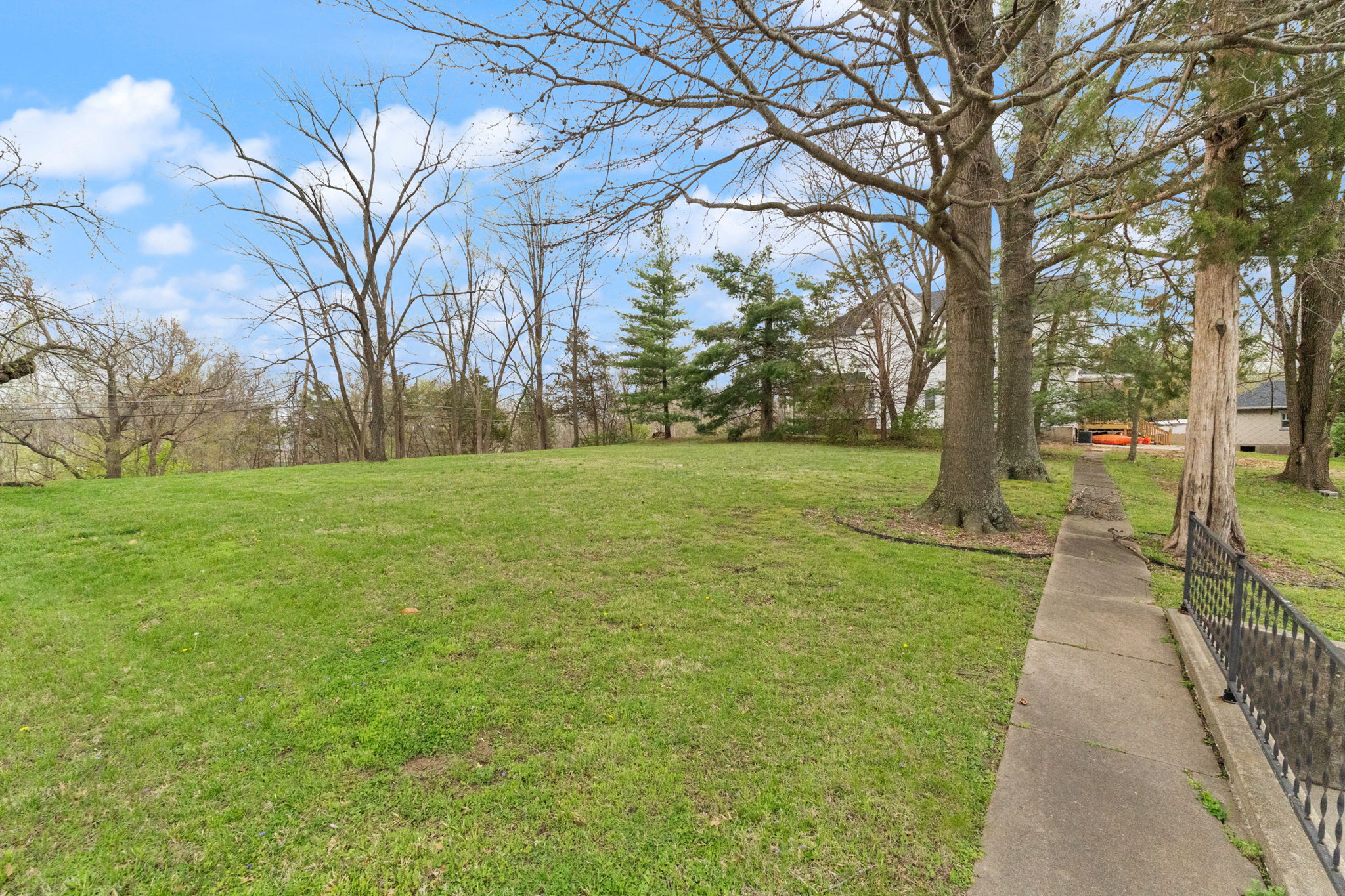 18-410 E Riverside Dr-28