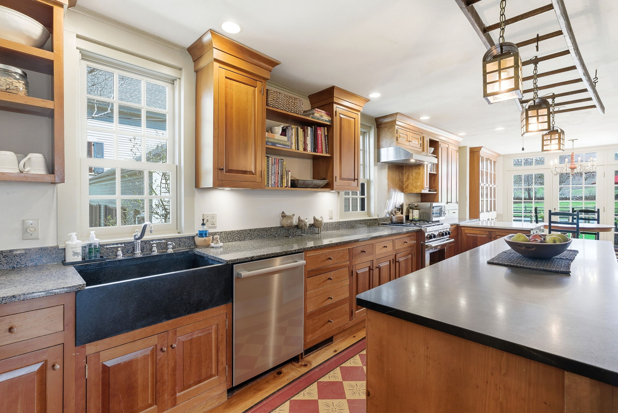 34-web-or-mls-5OldManchesterRoadAmherstNH-36