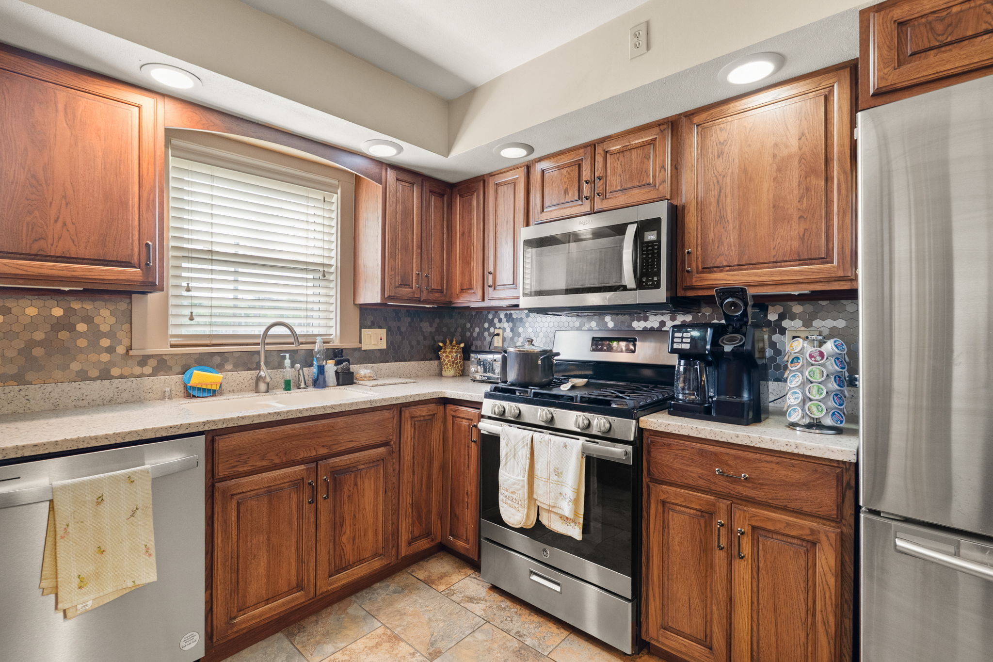 36-410 E Riverside Dr-80