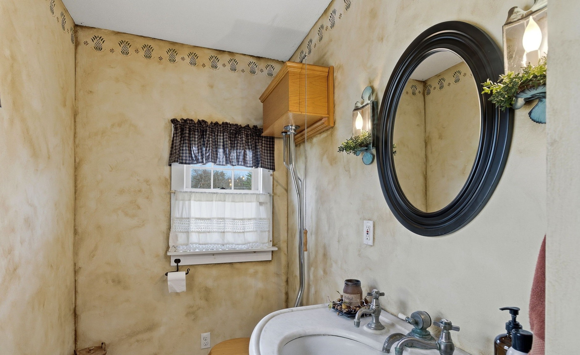 40-web-or-mls-5OldManchesterRoadAmherstNH-42 Edited