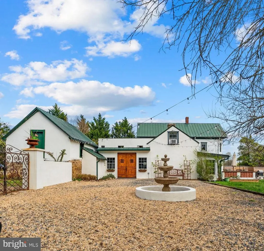 4094 Whiting Rd, Marshall, VA 20115-1